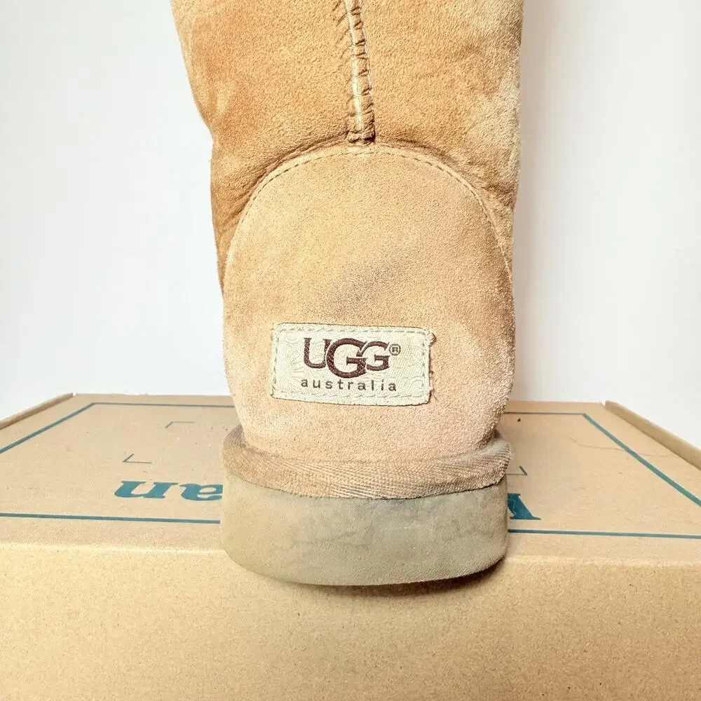 UGG Classic Short II Boots Women's Size 10 Chestnut Suede Sheepskin Winter Brown
